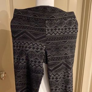 Black patterned leggings